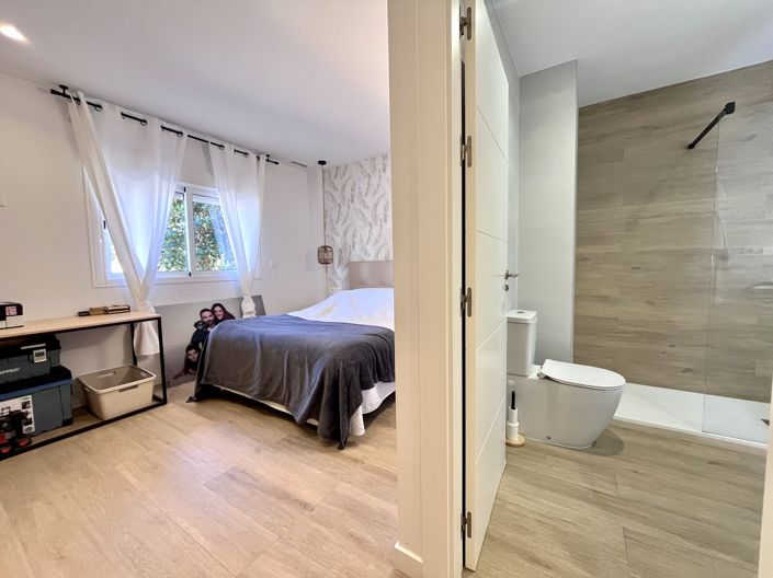 Image No.10-3 Bed Apartment for sale