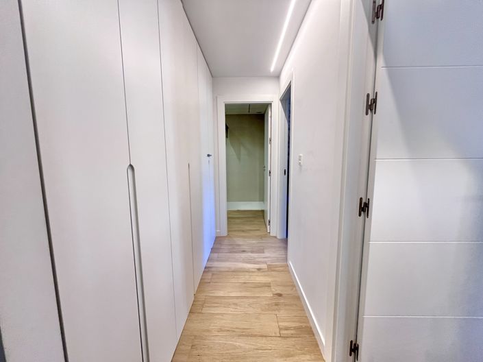 Image No.21-3 Bed Apartment for sale