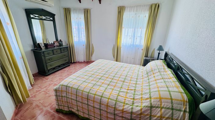 Image No.17-3 Bed Property for sale