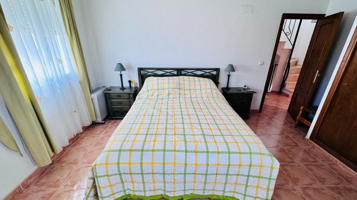 Image No.18-3 Bed Property for sale