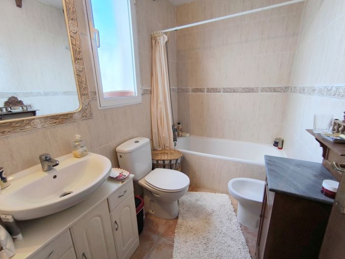 Image No.20-3 Bed Property for sale