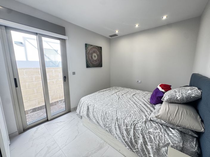 Image No.10-5 Bed Villa for sale