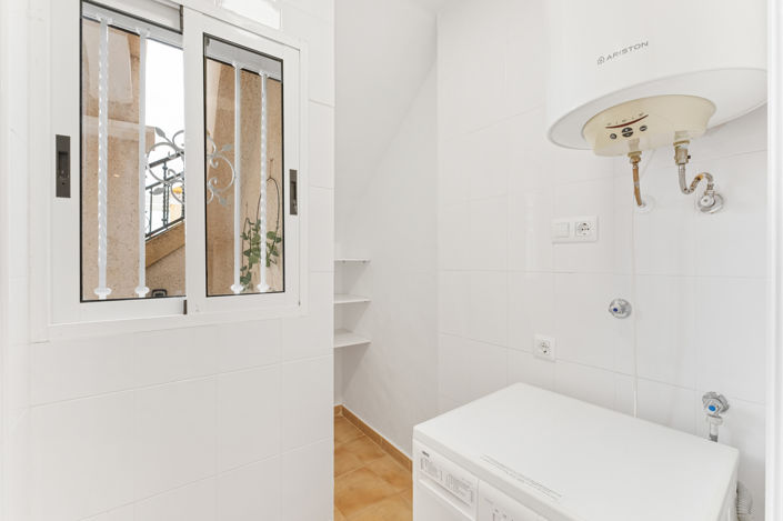 Image No.19-2 Bed Townhouse for sale