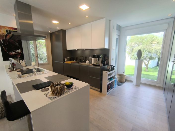 Image No.14-3 Bed Villa for sale