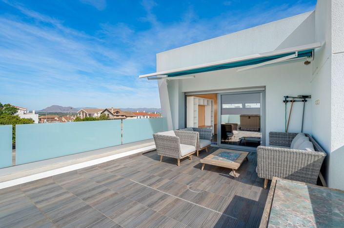 Image No.25-2 Bed Villa for sale