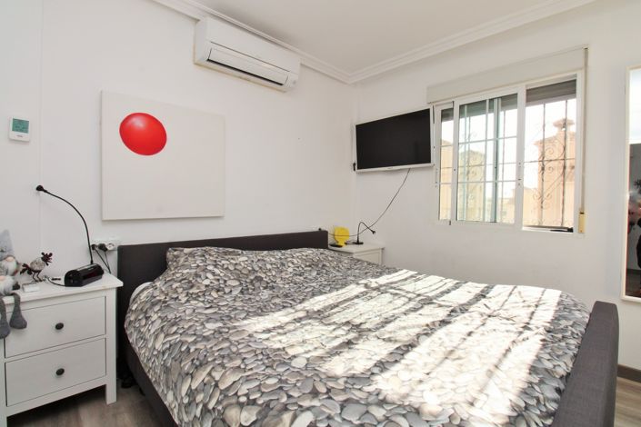 Image No.16-2 Bed Townhouse for sale