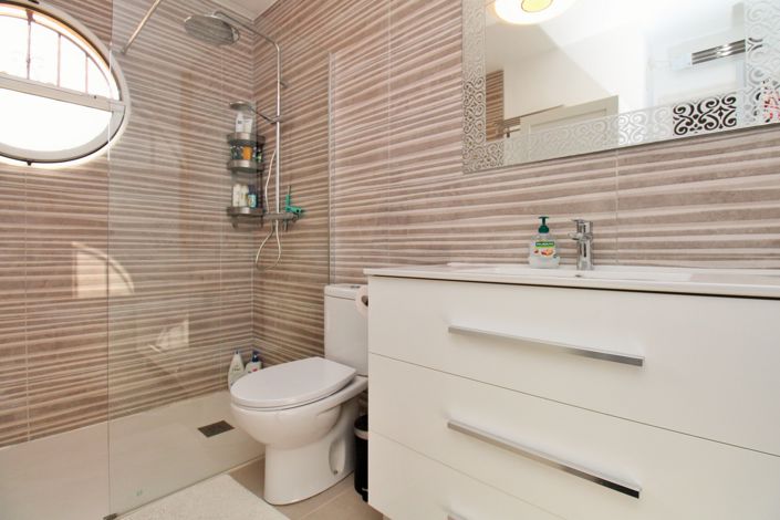 Image No.19-2 Bed Townhouse for sale