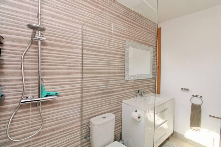 Image No.20-2 Bed Townhouse for sale