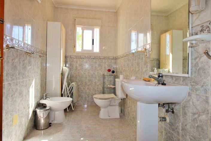 Image No.19-3 Bed Townhouse for sale