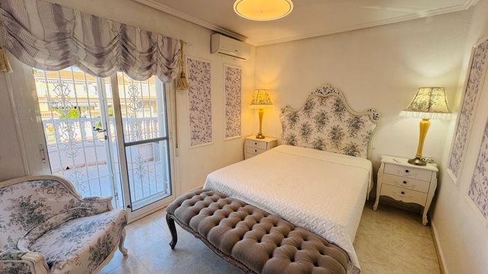 Image No.20-2 Bed Townhouse for sale