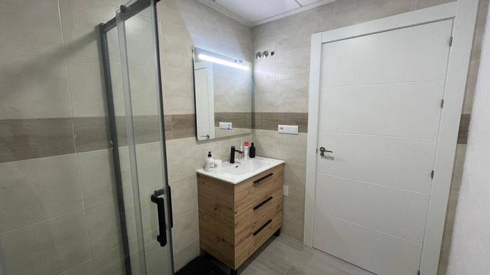 Image No.15-5 Bed Townhouse for sale