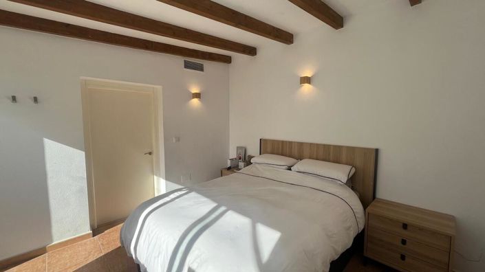 Image No.16-5 Bed Townhouse for sale