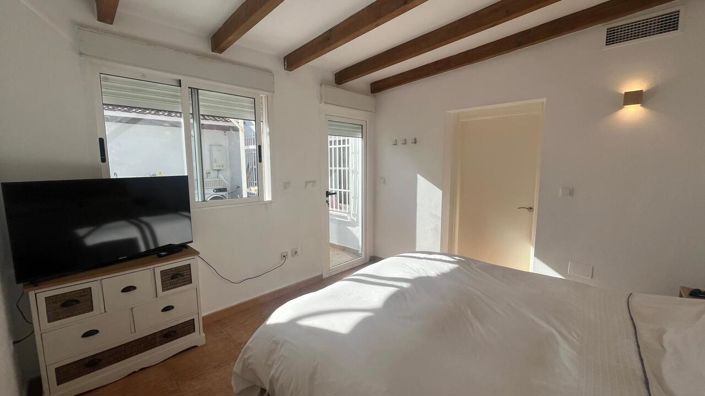 Image No.17-5 Bed Townhouse for sale