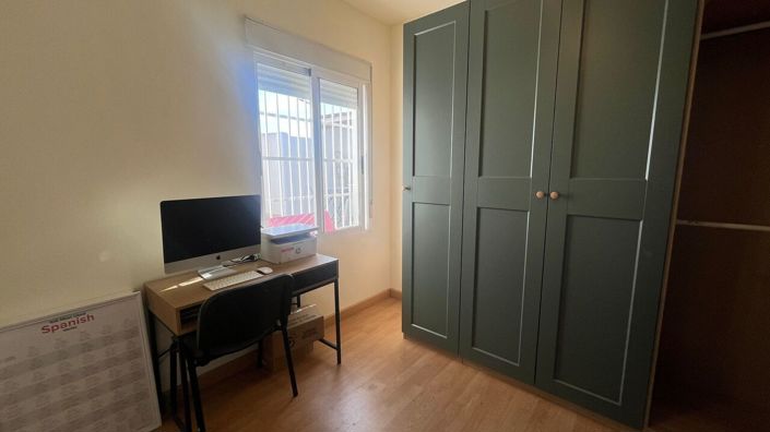 Image No.20-5 Bed Townhouse for sale