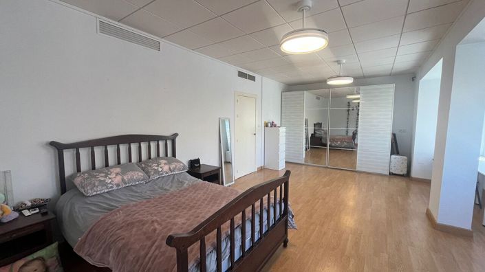 Image No.23-5 Bed Townhouse for sale