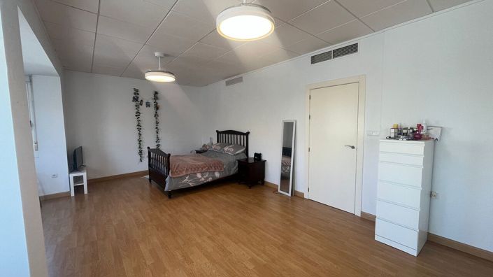 Image No.24-5 Bed Townhouse for sale