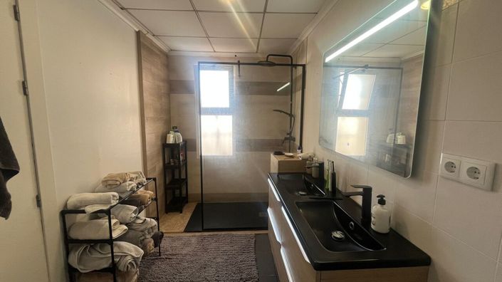 Image No.26-5 Bed Townhouse for sale