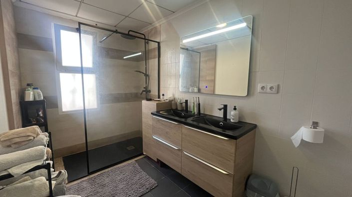 Image No.27-5 Bed Townhouse for sale