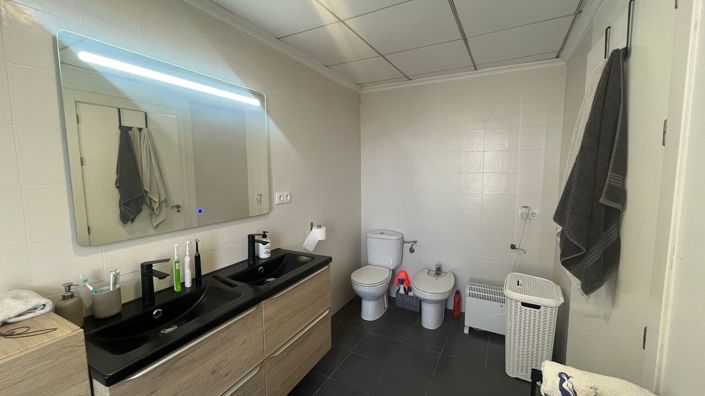 Image No.28-5 Bed Townhouse for sale