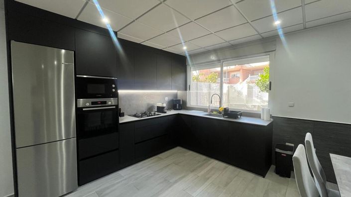 Image No.8-5 Bed Townhouse for sale