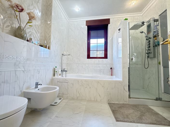 Image No.14-4 Bed Villa for sale