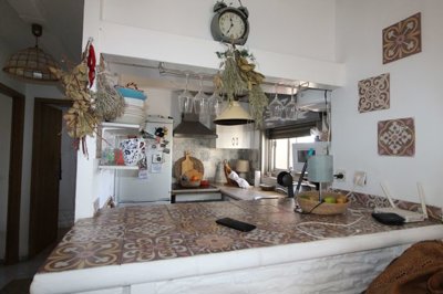 684712942apartmentwithbeautifulviews141125154