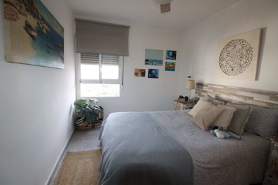 684712942apartmentwithbeautifulviews141125154