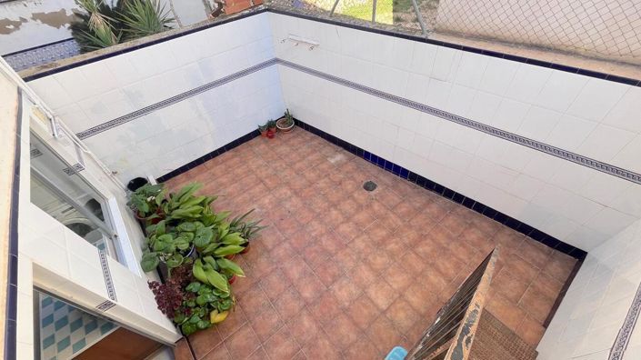 Image No.17-4 Bed Townhouse for sale