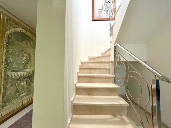 Image No.24-3 Bed Apartment for sale