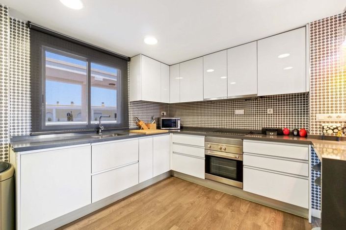 Image No.8-3 Bed Apartment for sale