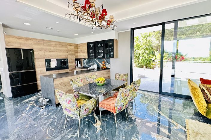 Image No.8-6 Bed Villa for sale