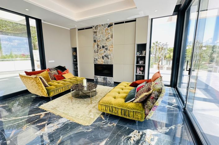 Image No.9-6 Bed Villa for sale