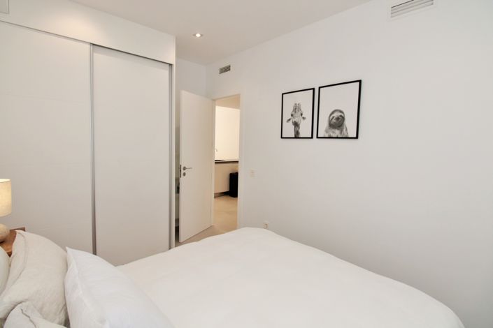 Image No.15-2 Bed Townhouse for sale