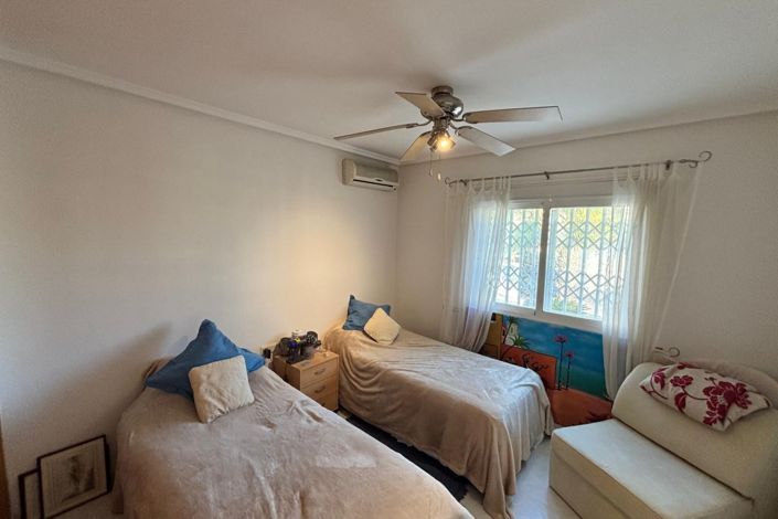 Image No.9-5 Bed Property for sale