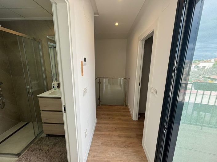 Image No.29-4 Bed Villa for sale