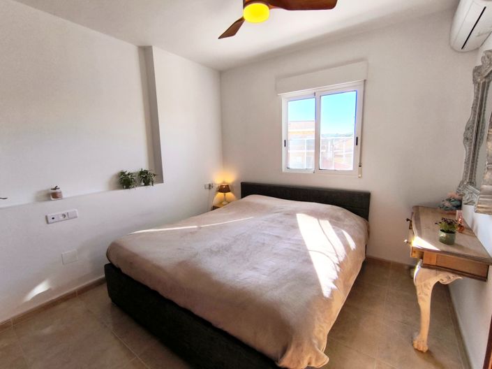 Image No.13-4 Bed Townhouse for sale