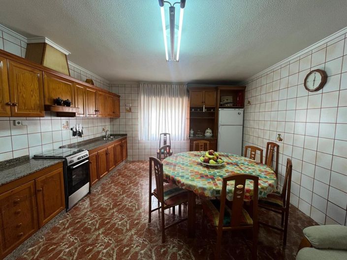 Image No.10-4 Bed Townhouse for sale
