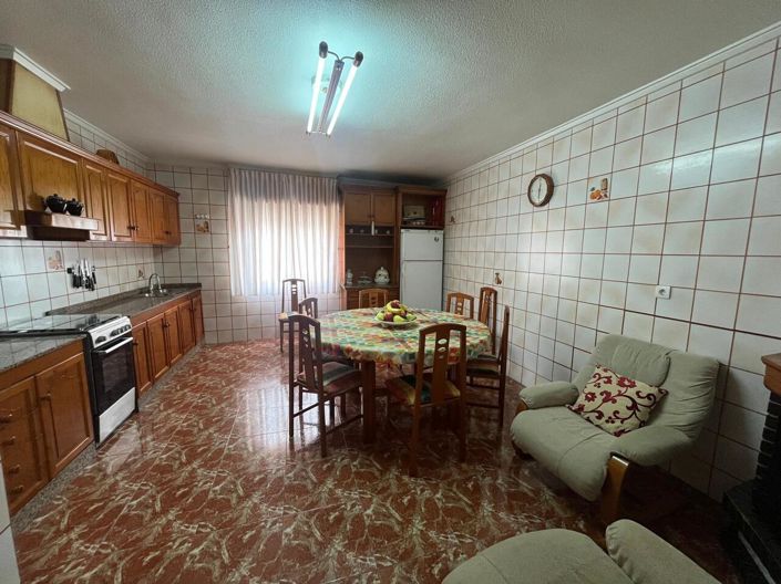 Image No.14-4 Bed Townhouse for sale