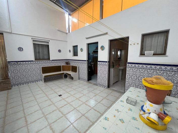 Image No.20-4 Bed Townhouse for sale