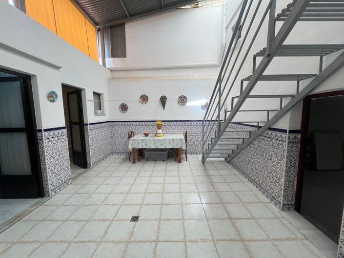 Image No.21-4 Bed Townhouse for sale