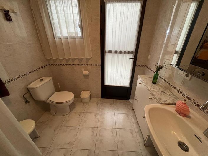 Image No.23-4 Bed Townhouse for sale
