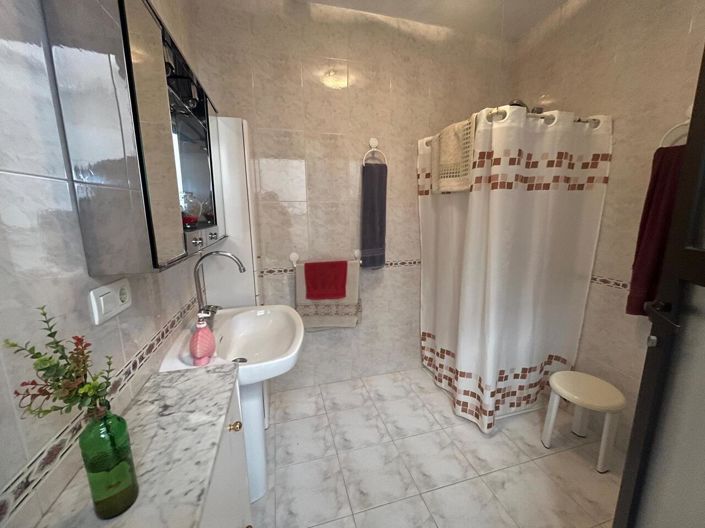 Image No.24-4 Bed Townhouse for sale