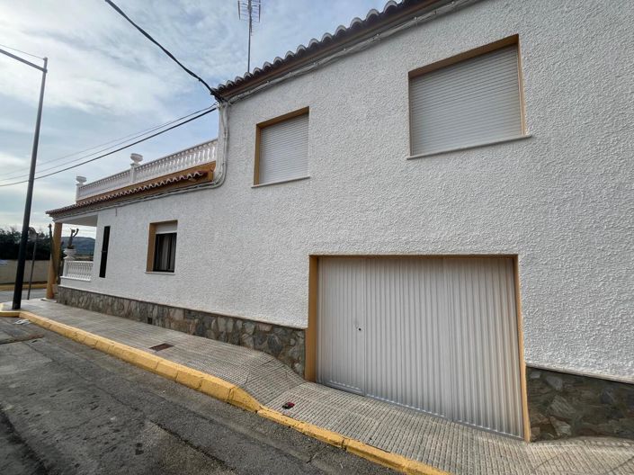 Image No.32-4 Bed Townhouse for sale