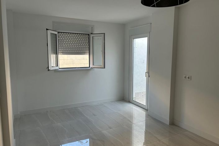 Image No.3-3 Bed Townhouse for sale