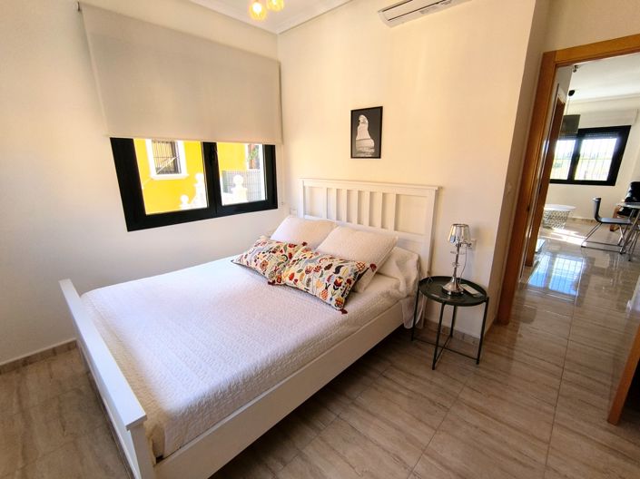 Image No.11-2 Bed Property for sale