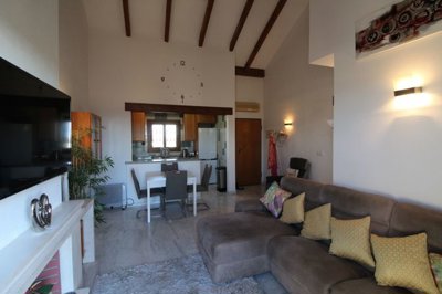 7123743topfloorapartment200126152922img2809lo