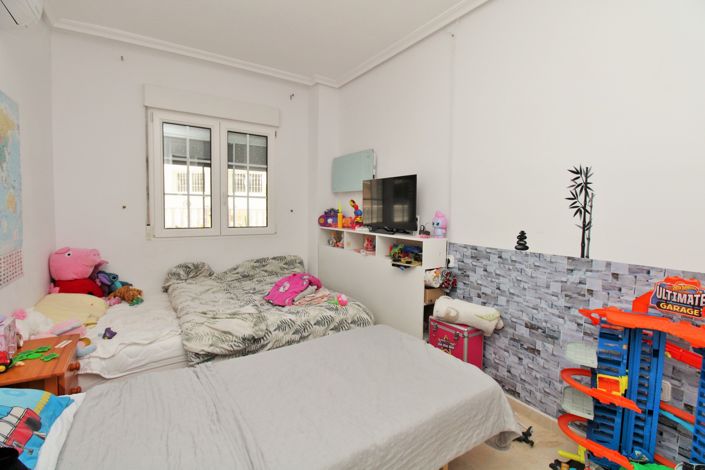 Image No.16-2 Bed Townhouse for sale