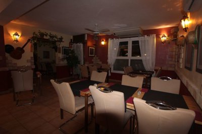 7566freeholdpopularrestauranttorrevieja260226