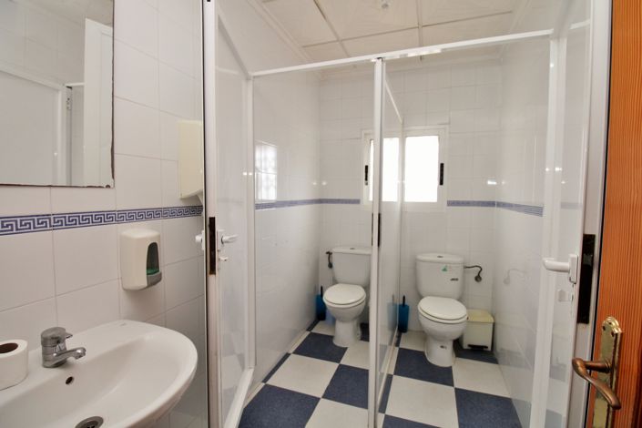 Image No.14-3 Bed Commercial for sale