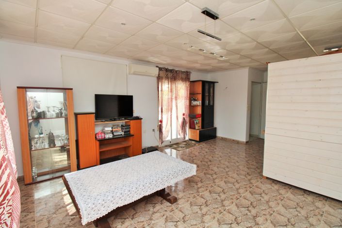 Image No.22-3 Bed Commercial for sale